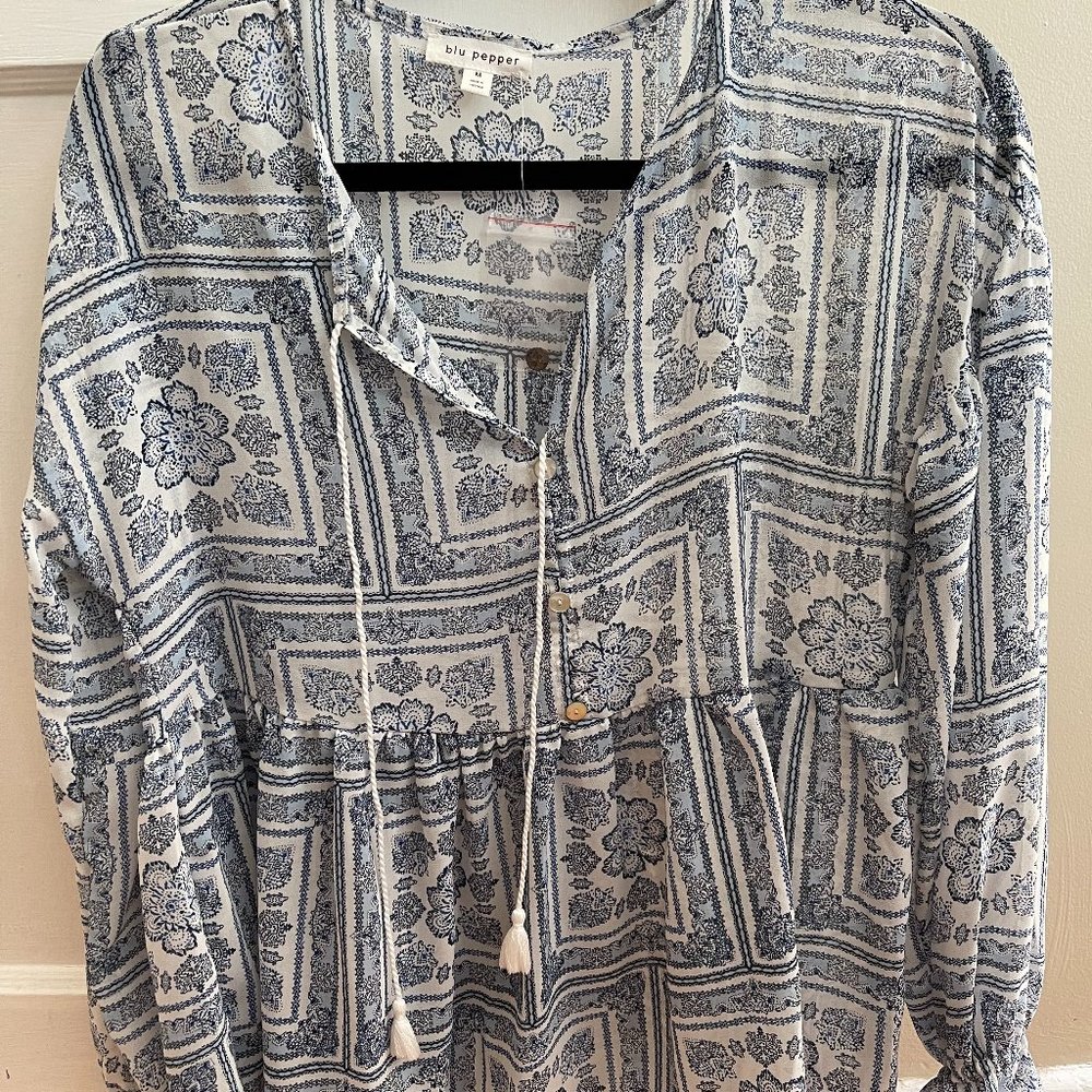 Blu Pepper Unwritten stories blouse, size medium.